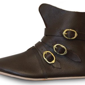 Hochmittelalterlicher Halbstiefel mit Schnallen