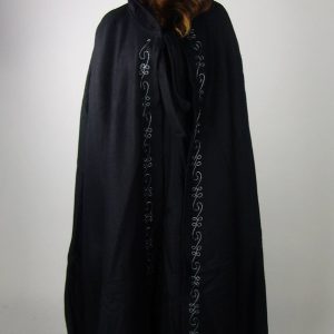 6013 Wollumhang mit Stickerei „Alma“